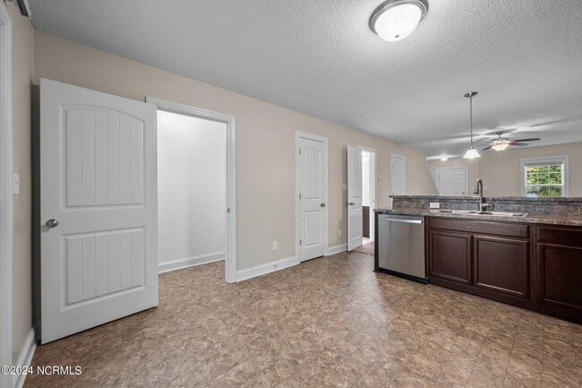 Photo - 235 E Murrow Ln