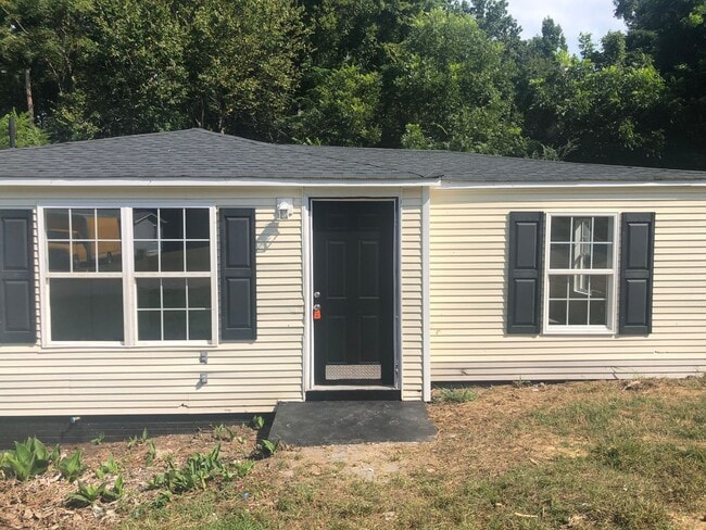 Building Photo - Newly remodeled home is located in Lancast...