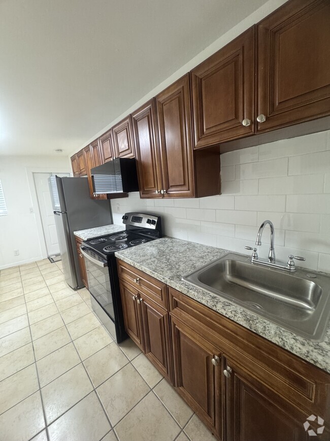 Building Photo - 33 E 27th St Unit 1 Rental