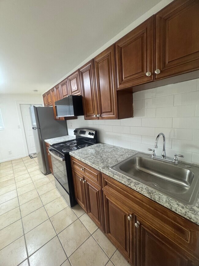 Building Photo - 33 E 27th St Unit 1 Rental