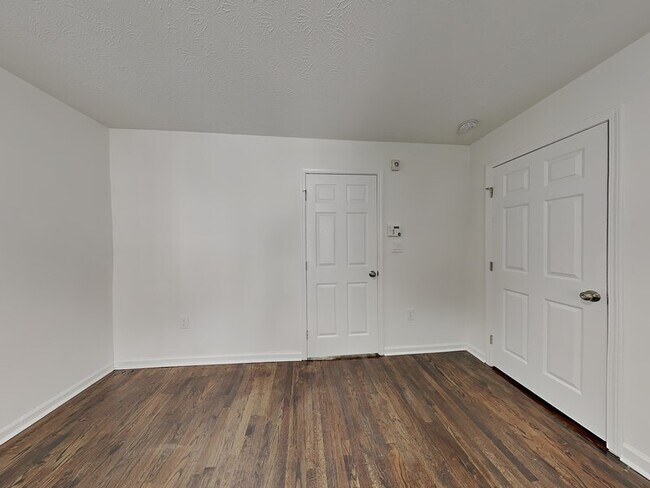 Photo - 805 Spencer St NW