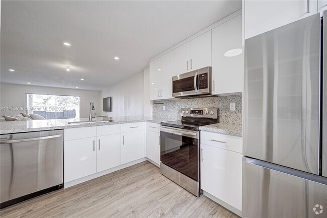 Building Photo - 8329 SW 137th Ave Rental