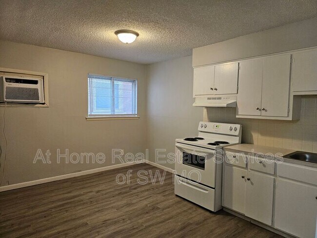 Photo - 728 E Walnut St Unit #2