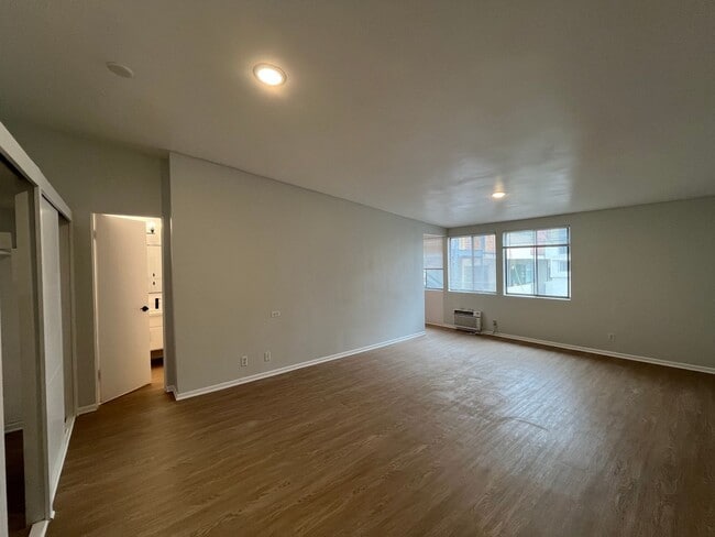 Photo - 1253 Havenhurst Drive
