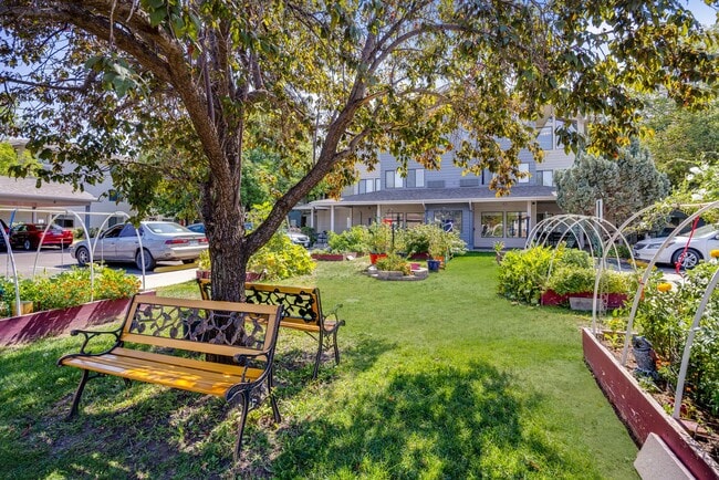 Huertos comunitarios - Greeley Place Senior Apartments