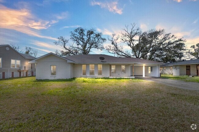 Building Photo - 1626 6th St Rental