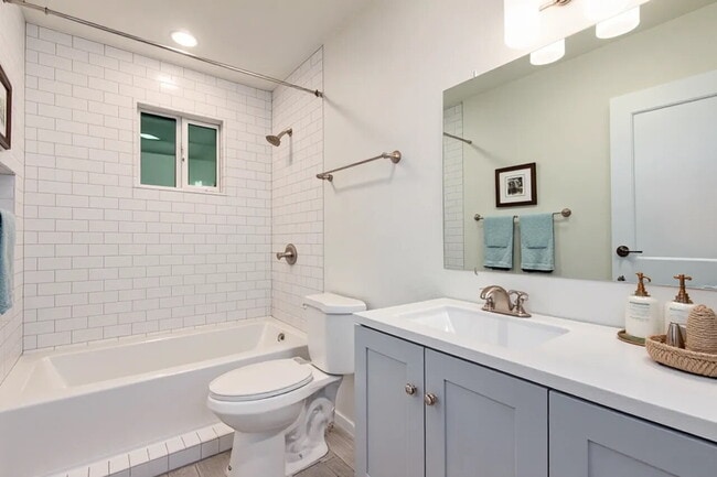 Photo - 2 Bed / 1 Bath in Phoenix — 900 Sq Ft with Covered Parking & Private Storage Unit 3