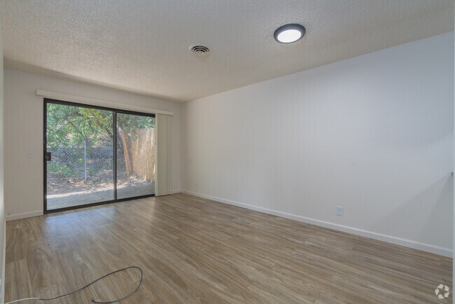 2BR, 1BA - 650SF - Living Room