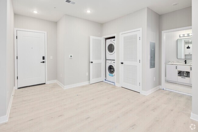 2 habitaciones, 2 baños - 850 pies cuadrados - Sala de estar - 317 Kennedy St NW