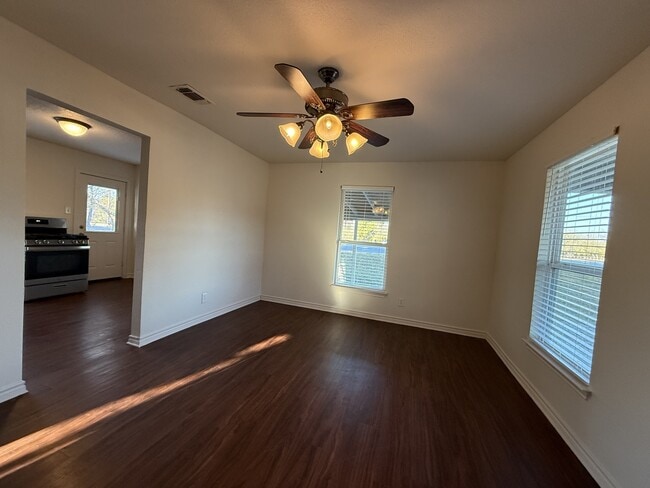 Photo - 7665 Dahlen St