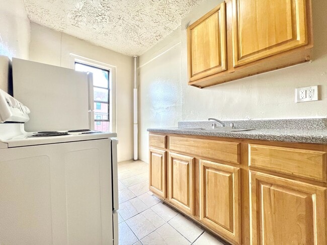 Photo - 882 Bryant Ave Unit 3C