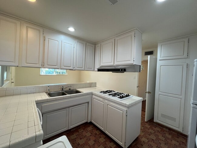 Photo - MOVE IN READY 3+2 home in Northridge with RV access, appliances included + central air!!