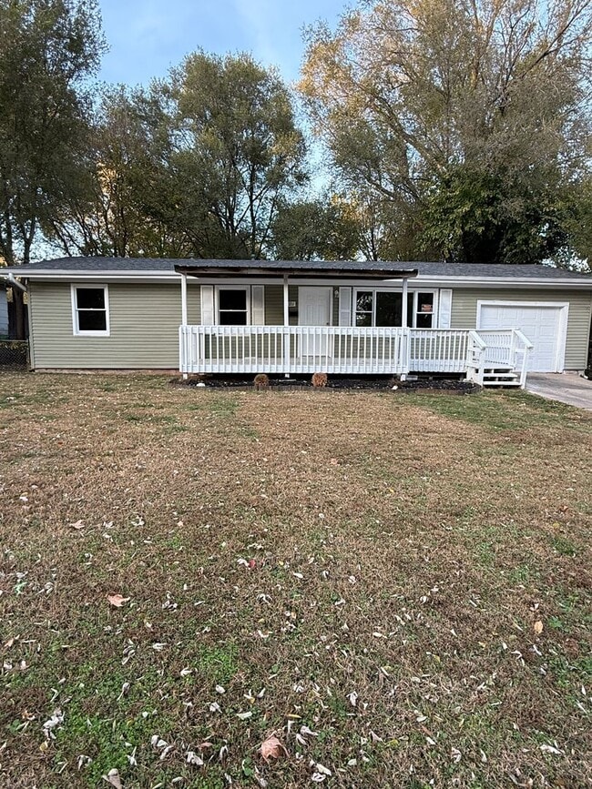 Building Photo - 3+ bedroom/2 bath house