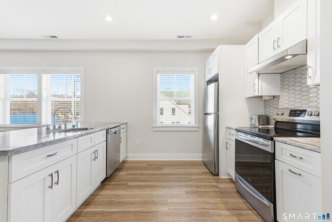 Photo - 82 Wall St Unit 200