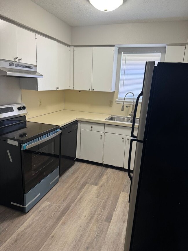 Photo - Stunning 3 Bed 2 Bath duplex