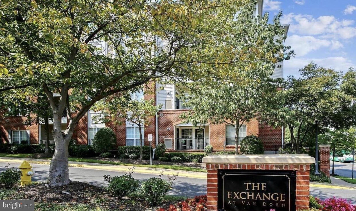 Photo - 4870 Eisenhower Ave (Alexandria, VA)