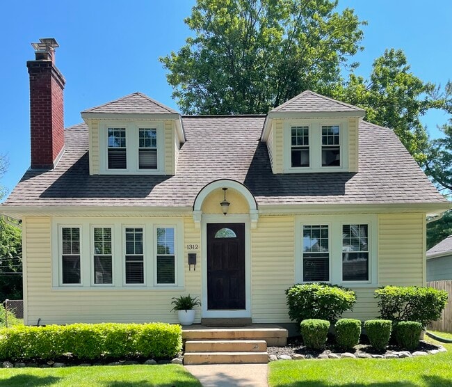 Photo - 1312 N Maple Ave