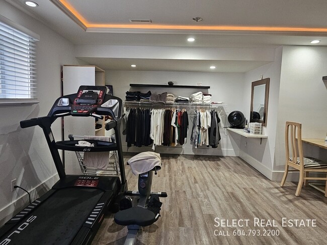 Photo - 5513 Teskey Pl