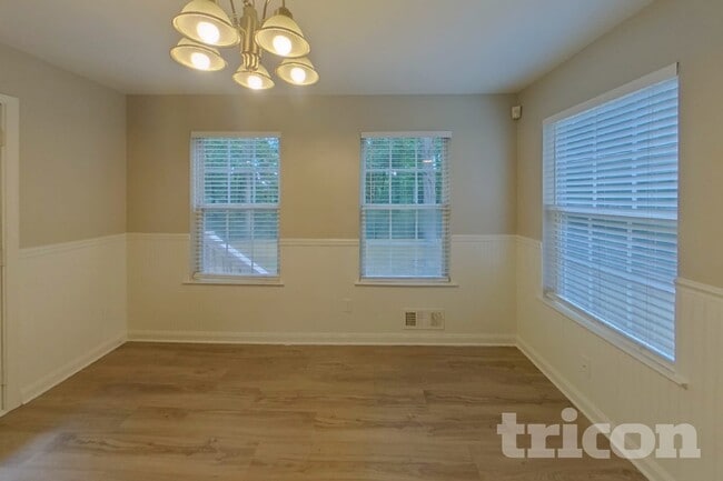 162 Robbens Dr