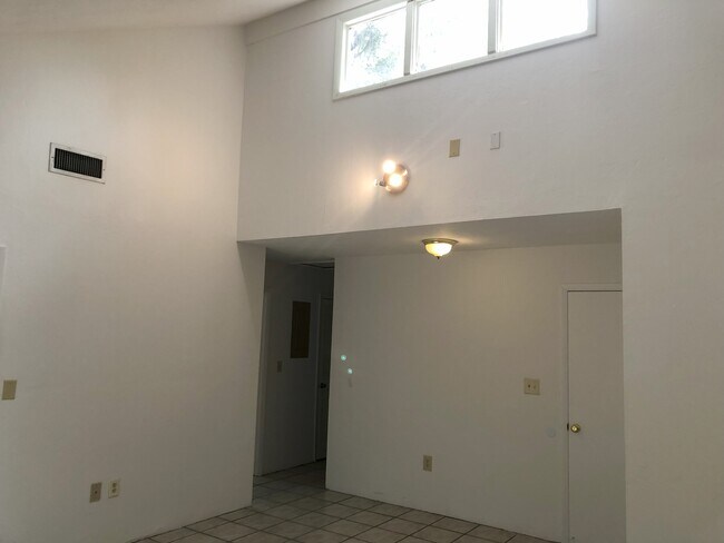 Photo - 8 NW 24 St