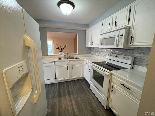 Photo - 8805 New Country Dr