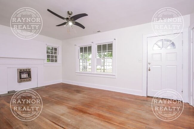 Photo - 206 Layton St
