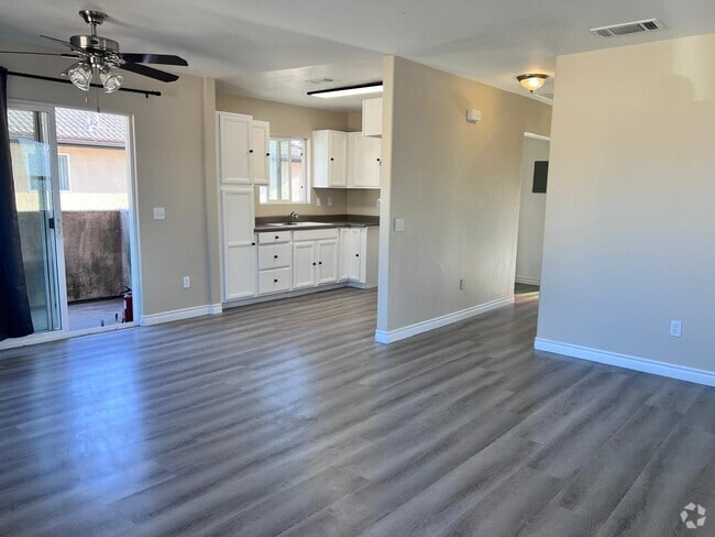 Building Photo - 220 N Spruce Ave Rental