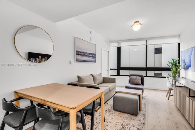 Photo - 225 N Miami Ave Unidad 301