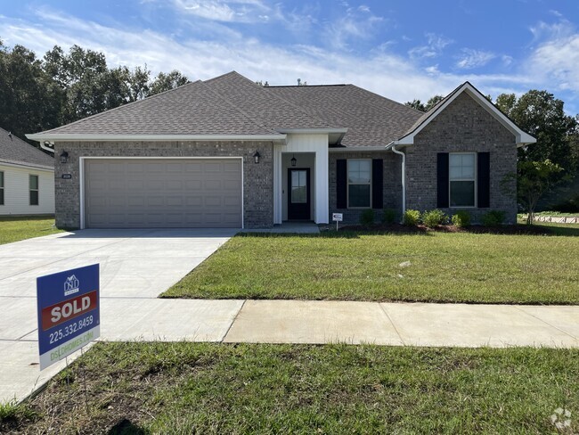 Building Photo - 3028 Redbud St Rental