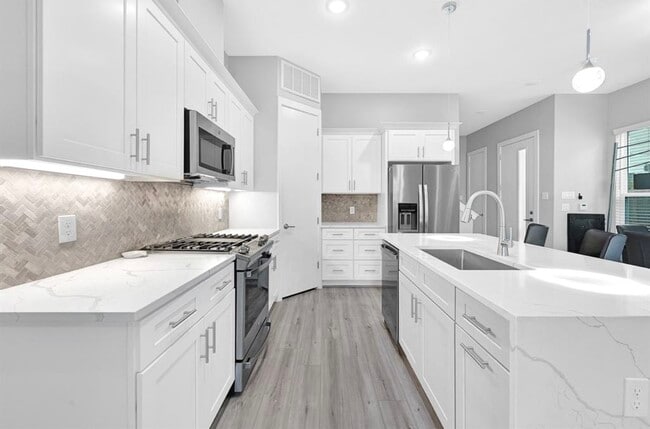 Photo - 4215 Hardy St