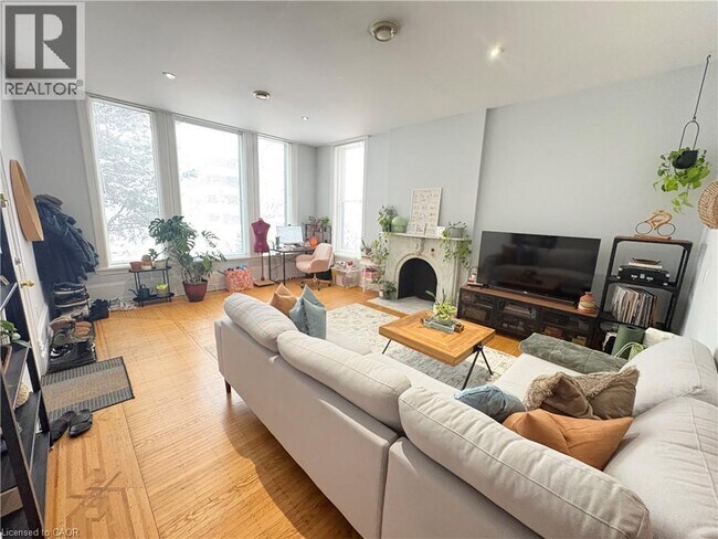 Photo - 262 James St S Unit 101