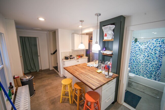 Photo - 107 Howe St Unit House