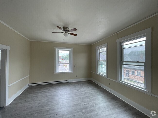 Building Photo - 325 Main St Unit 3 Rental