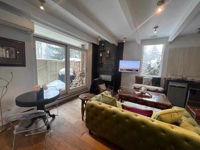 Photo - 210 E Hyman Ave Unidad 1