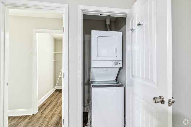 3BR, 2BA, 1150SF - Laundry