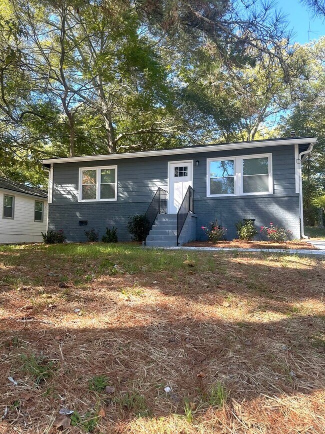 Charming 2-Bedroom, 1-Bath Bungalow in Atl... - Charming 2-Bedroom, 1-Bath Bungalow in Atl... House