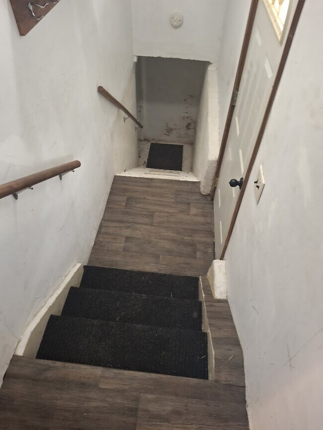 Photo - 702 Maberly St
