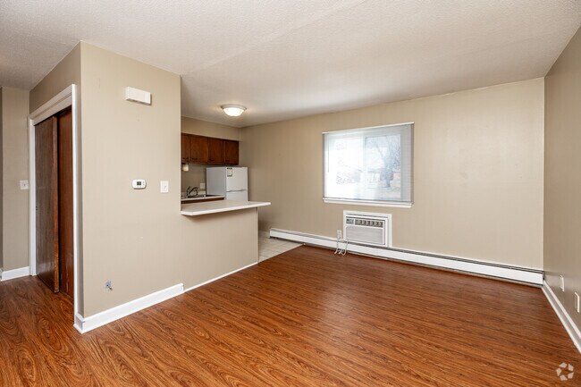 1BR, 1BA - 548 SF - Living Room