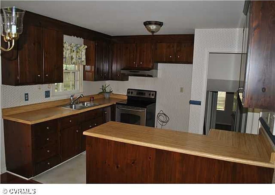 Photo - 4 BR/ 2 BA Spacious Glen Allen Tri-level. Available 12/15!