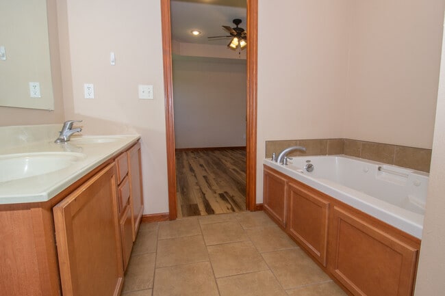 Photo - 22039 Harlan Ln