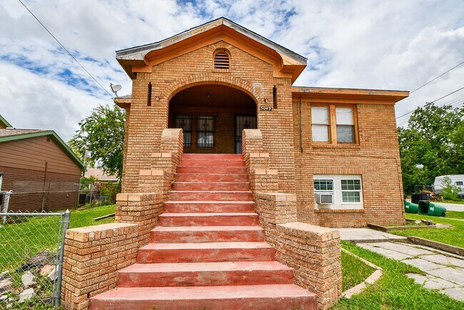 Photo - 5049 Jefferson St