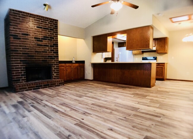 Large 2BD 2BA Duplex in Edmond!! - Large 2BD 2BA Duplex in Edmond!! Casa