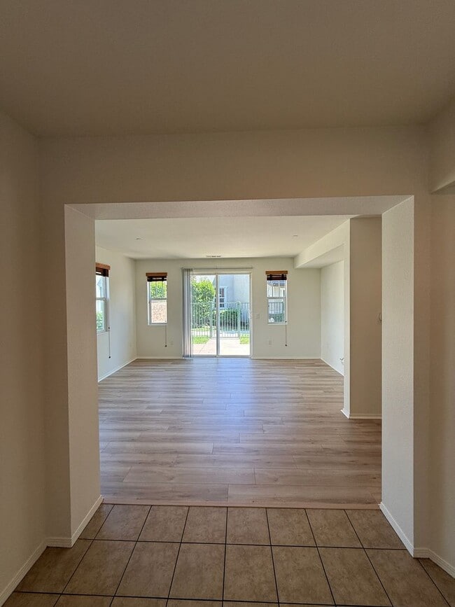 Photo - Beautiful 4 Bedroom, 2 1/2 Bathroom Townho...