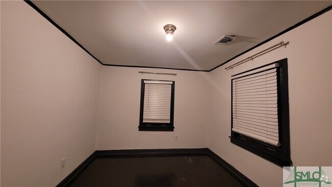 Building Photo - 509 E Harris St Rental