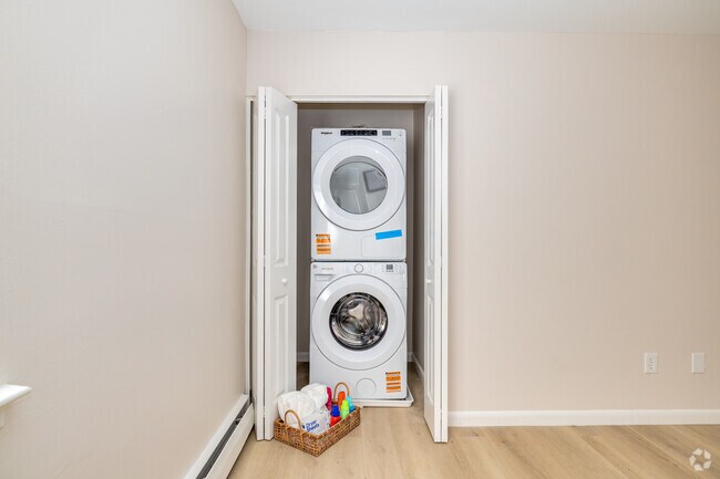 2BR, 1BA - 860SF - In Unit Laundry