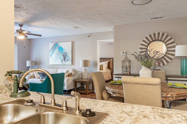 2BR, 2BA - 1142SF
