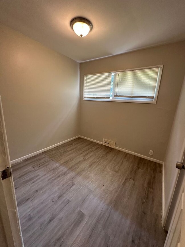 Photo - 11302 Corrington Ave
