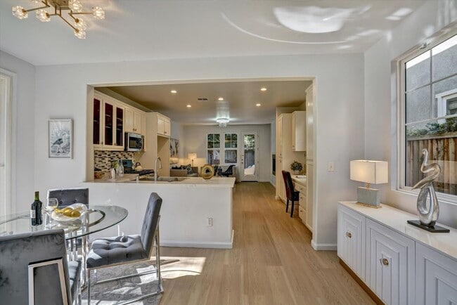 Photo - 530 Cottage Park Dr
