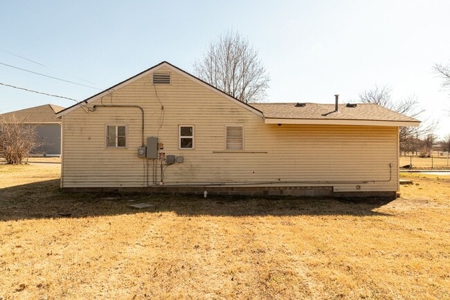 Photo - 3 BED/ 1 BATH IN UP AND COMING NEIGHBORHOOD