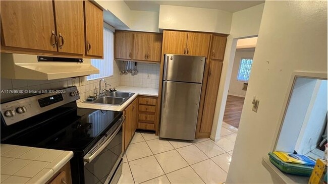 Photo - 1701 NE Miami Gardens Dr
